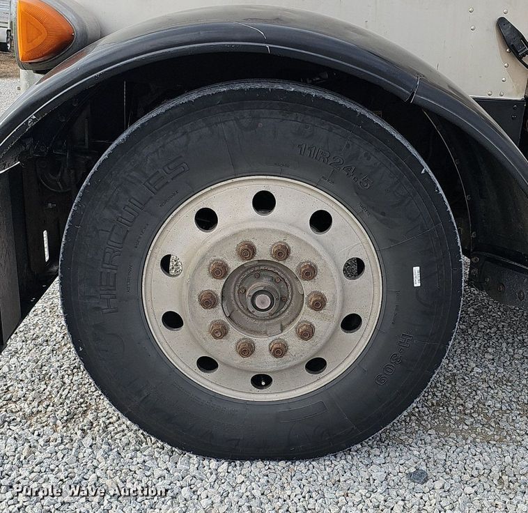 image for item DQ8554 2000 Peterbilt 379  semi truck