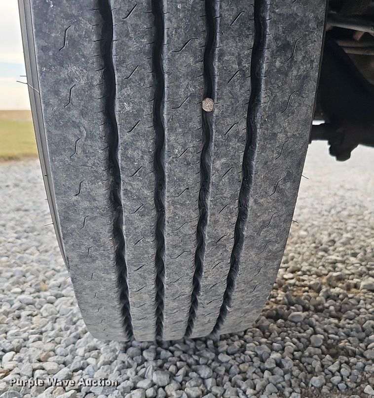 image for item DQ8554 2000 Peterbilt 379  semi truck