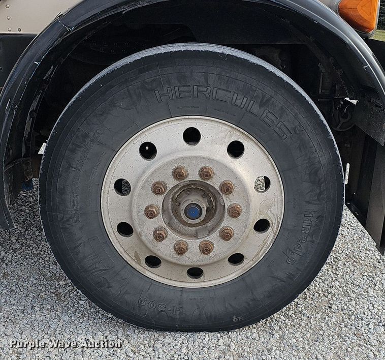 image for item DQ8554 2000 Peterbilt 379  semi truck