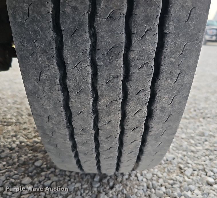 image for item DQ8554 2000 Peterbilt 379  semi truck