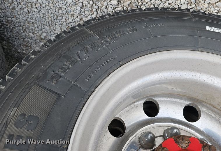 image for item DQ8554 2000 Peterbilt 379  semi truck