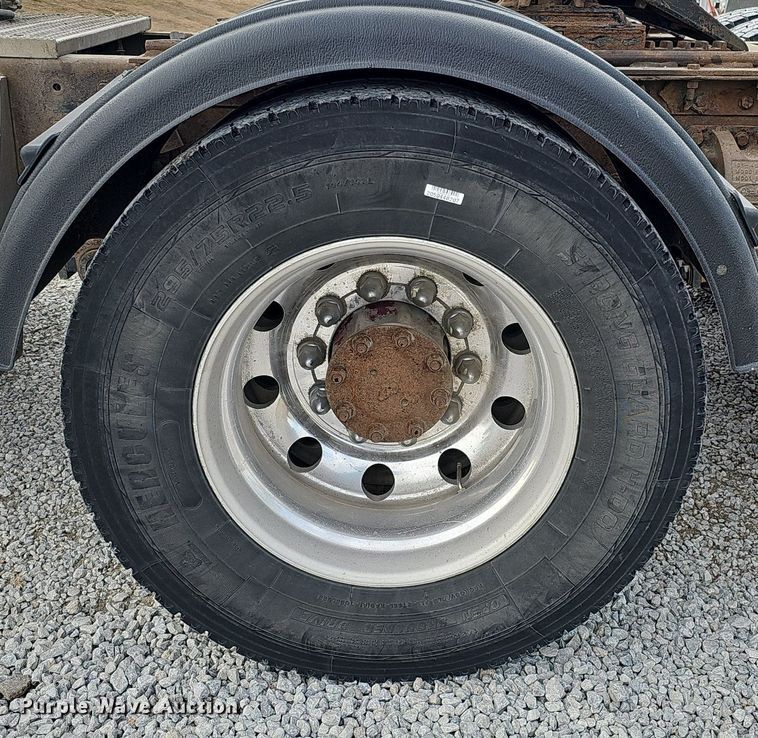 image for item DQ8554 2000 Peterbilt 379  semi truck