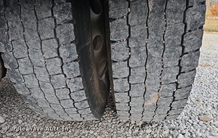 image for item DQ8554 2000 Peterbilt 379  semi truck