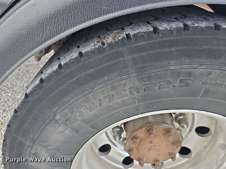 image for item DQ8554 2000 Peterbilt 379  semi truck