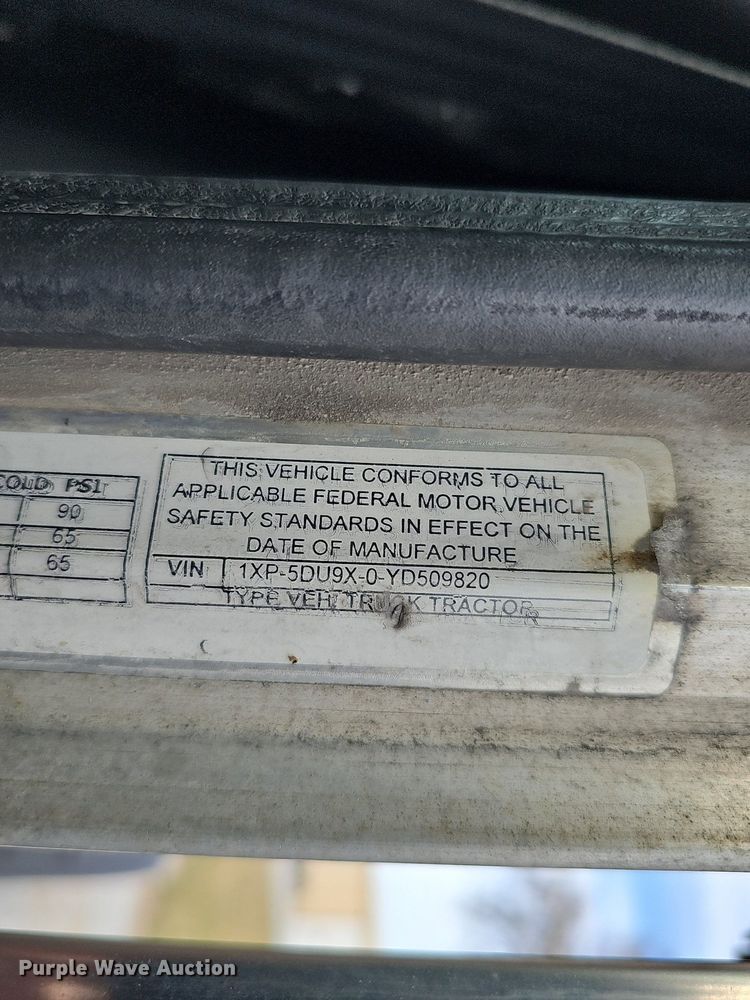 image for item DQ8554 2000 Peterbilt 379  semi truck