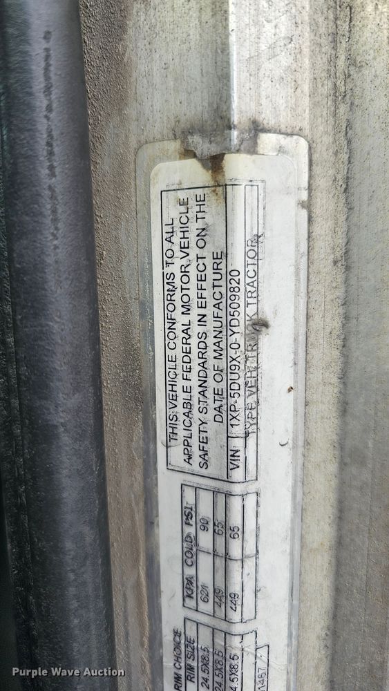 image for item DQ8554 2000 Peterbilt 379  semi truck