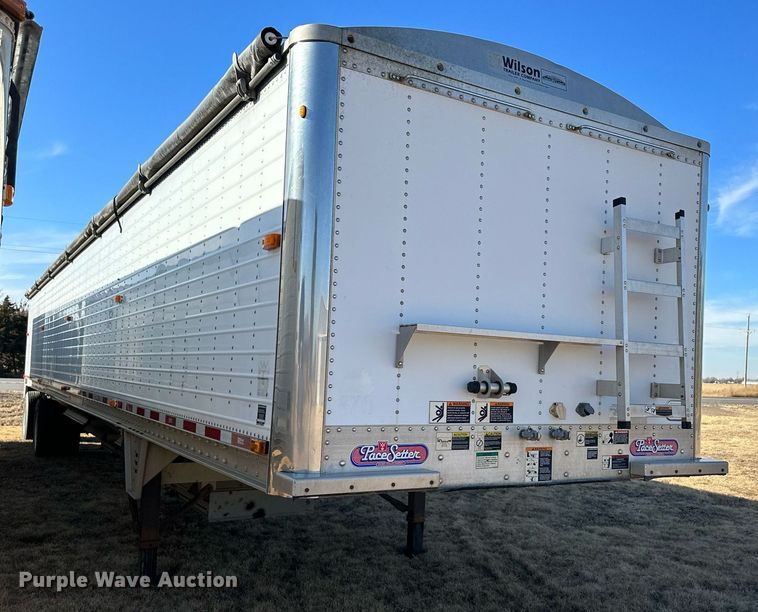 image for item EK9878 2011 Wilson DWH-500  grain trailer