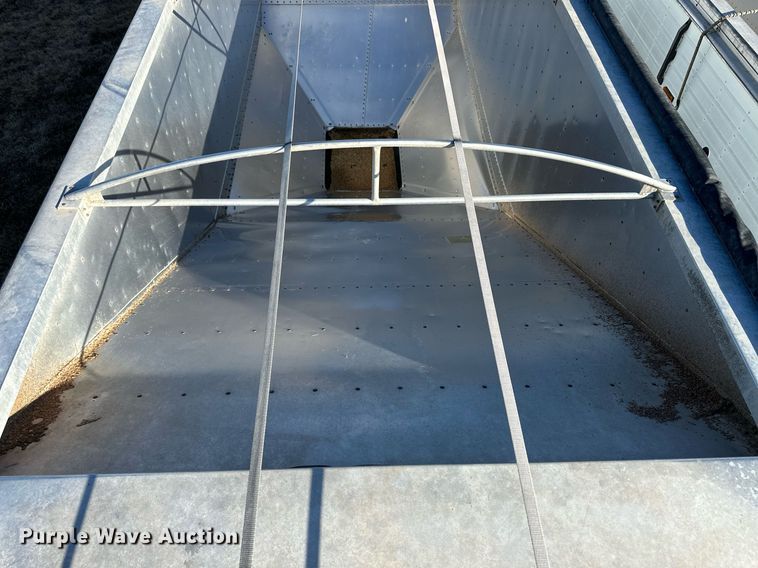 image for item EK9878 2011 Wilson DWH-500  grain trailer