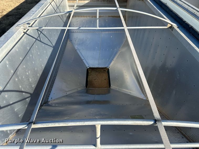 image for item EK9878 2011 Wilson DWH-500  grain trailer