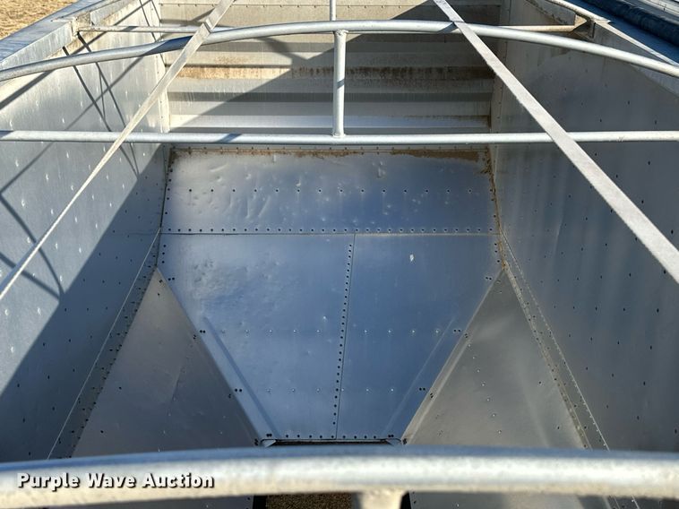 image for item EK9878 2011 Wilson DWH-500  grain trailer