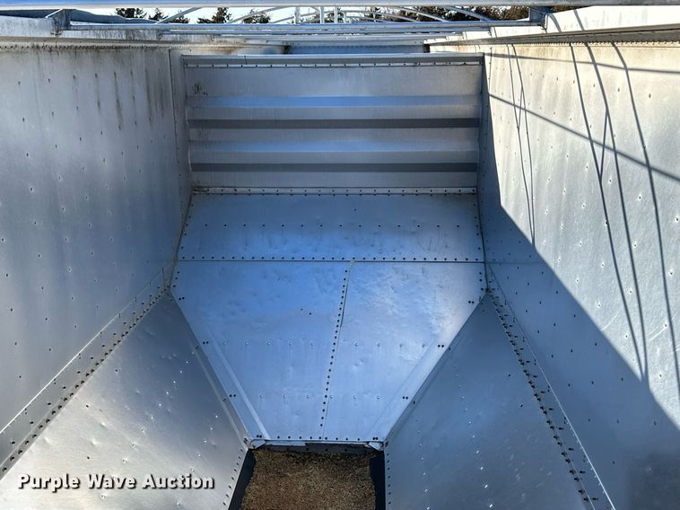 image for item EK9878 2011 Wilson DWH-500  grain trailer