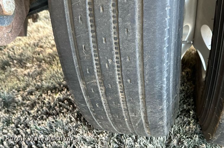 image for item EK9878 2011 Wilson DWH-500  grain trailer