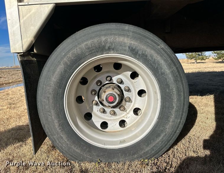 image for item EK9878 2011 Wilson DWH-500  grain trailer