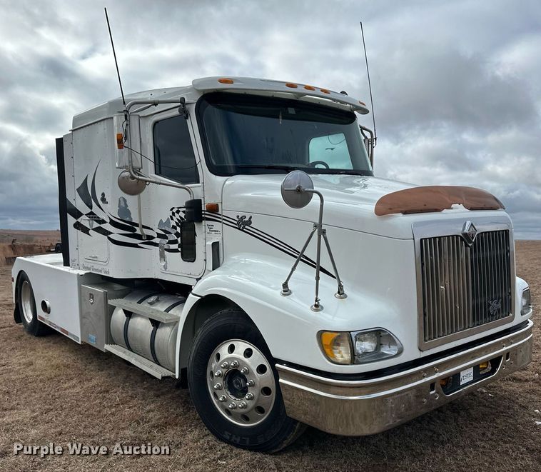 image for item EK9886 2000 International 9200i  semi truck