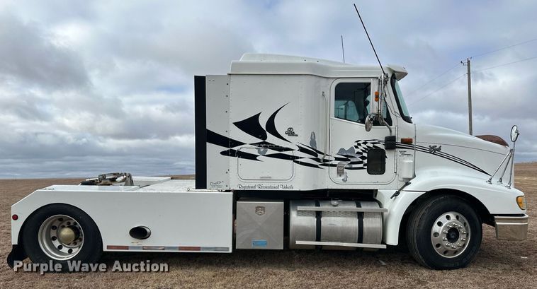 image for item EK9886 2000 International 9200i  semi truck