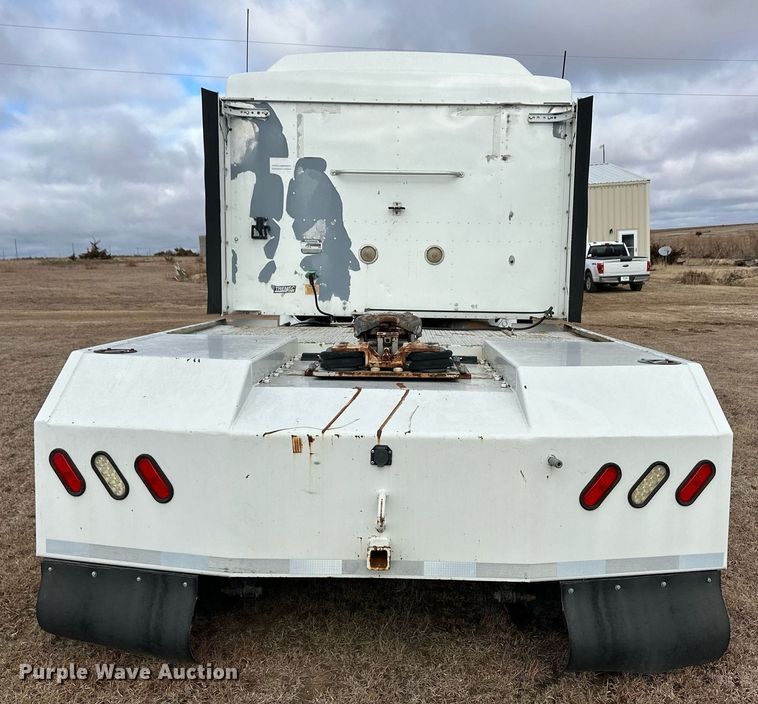 image for item EK9886 2000 International 9200i  semi truck