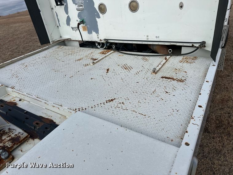 image for item EK9886 2000 International 9200i  semi truck