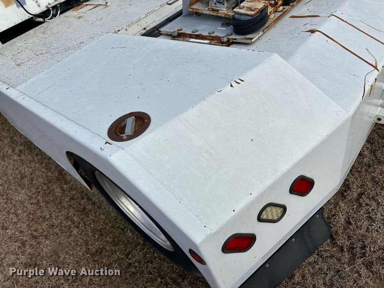 image for item EK9886 2000 International 9200i  semi truck