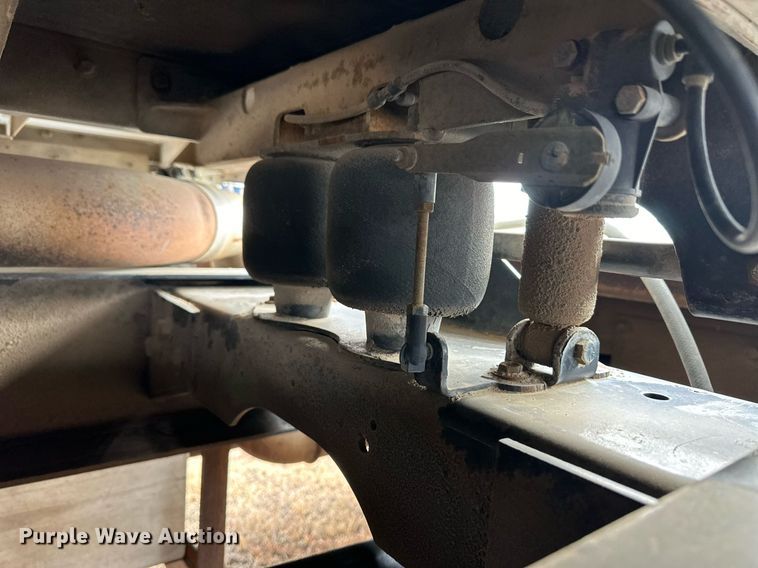 image for item EK9886 2000 International 9200i  semi truck