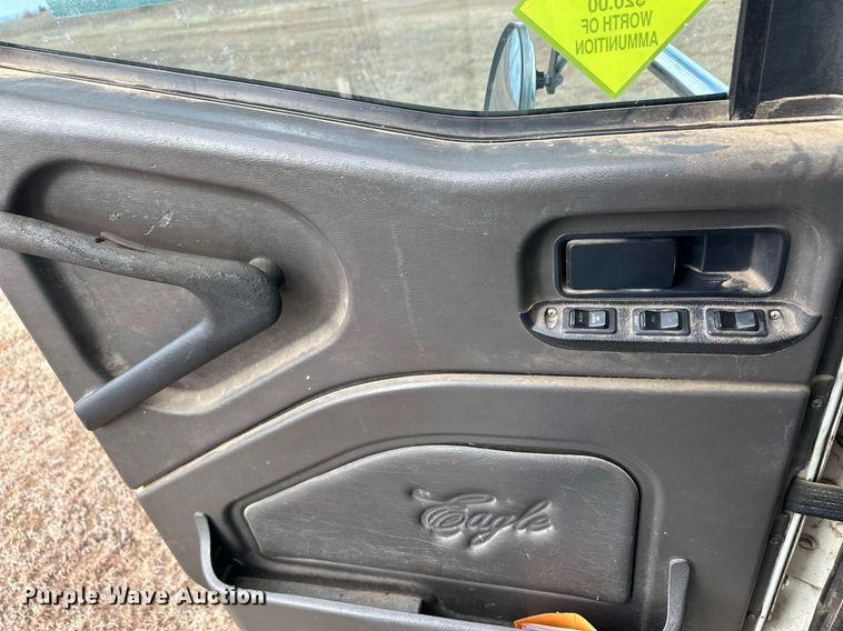 image for item EK9886 2000 International 9200i  semi truck