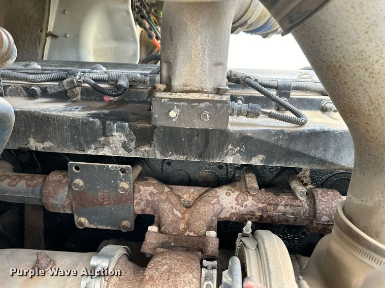 image for item EK9886 2000 International 9200i  semi truck