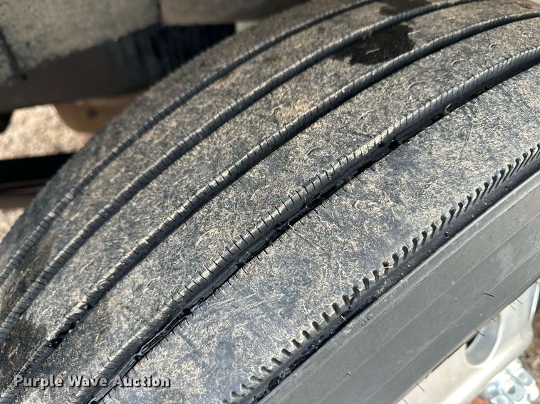 image for item EK9886 2000 International 9200i  semi truck