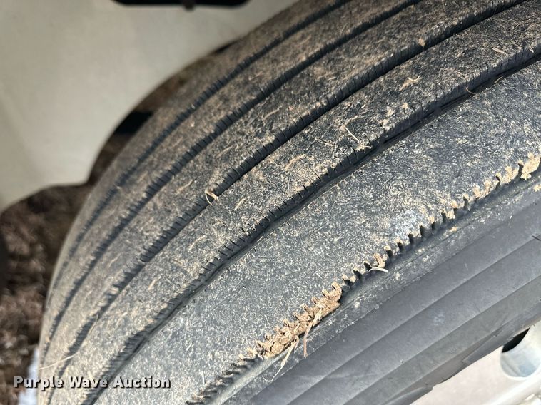 image for item EK9886 2000 International 9200i  semi truck