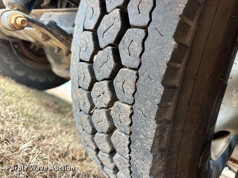 image for item EK9886 2000 International 9200i  semi truck