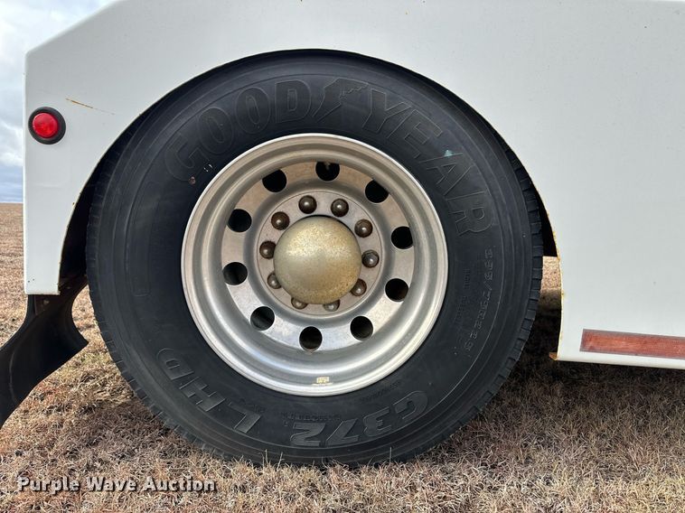 image for item EK9886 2000 International 9200i  semi truck