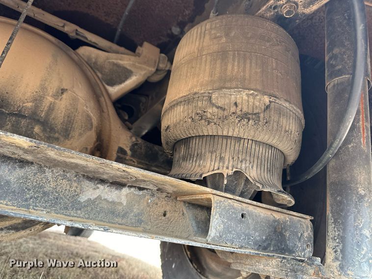 image for item EK9886 2000 International 9200i  semi truck