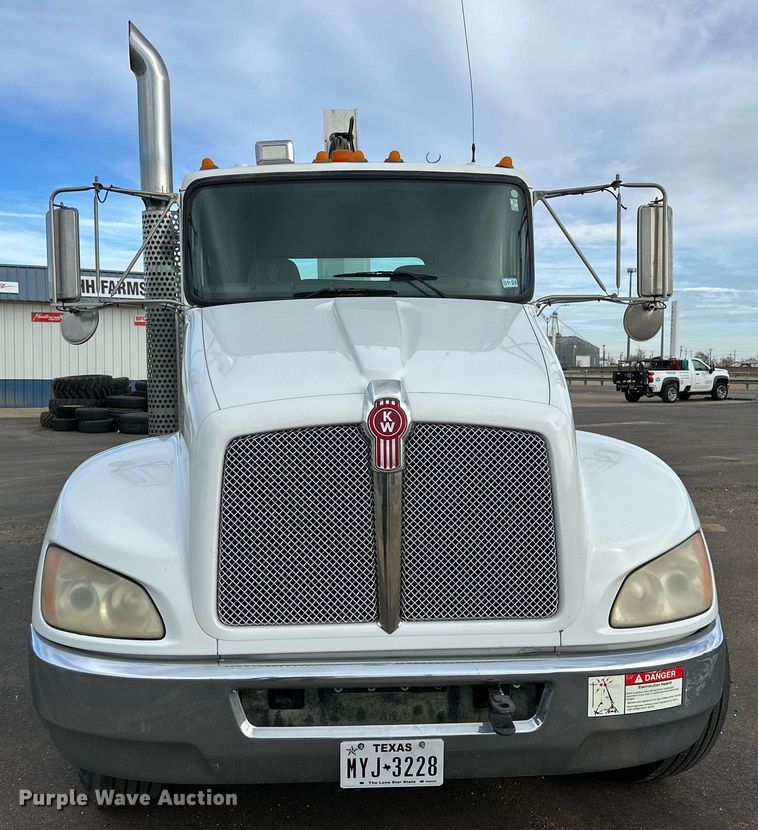 image for item IB9281 2008 Kenworth T370  tire service truck