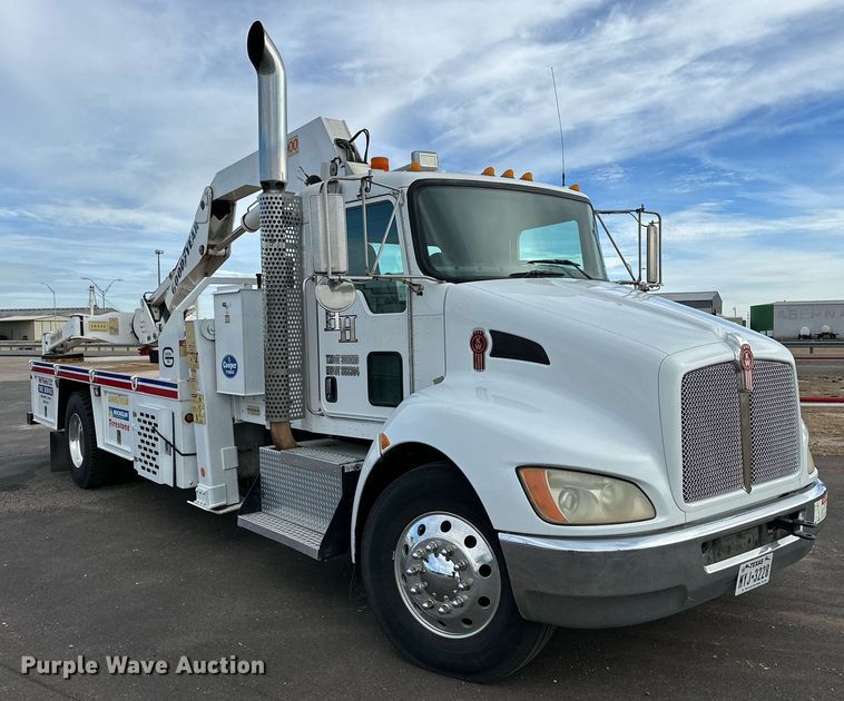 image for item IB9281 2008 Kenworth T370  tire service truck