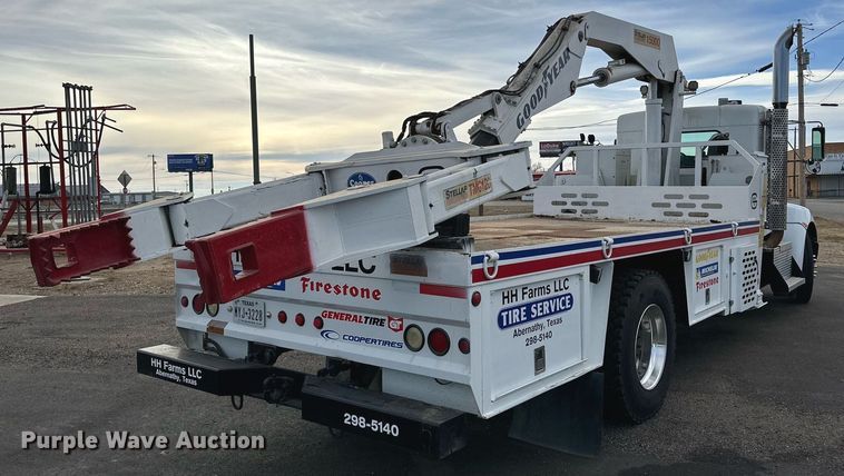 image for item IB9281 2008 Kenworth T370  tire service truck