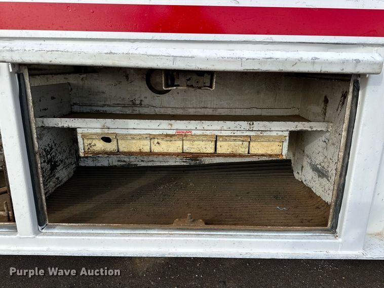 image for item IB9281 2008 Kenworth T370  tire service truck