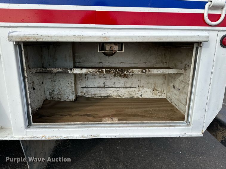 image for item IB9281 2008 Kenworth T370  tire service truck