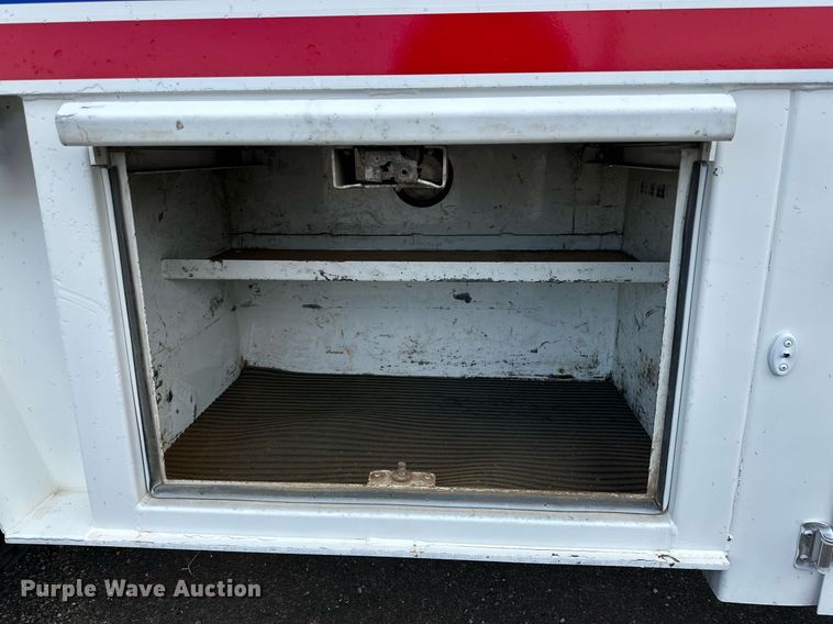 image for item IB9281 2008 Kenworth T370  tire service truck