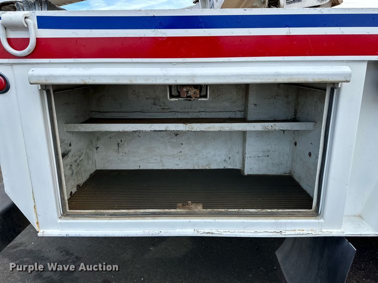 image for item IB9281 2008 Kenworth T370  tire service truck