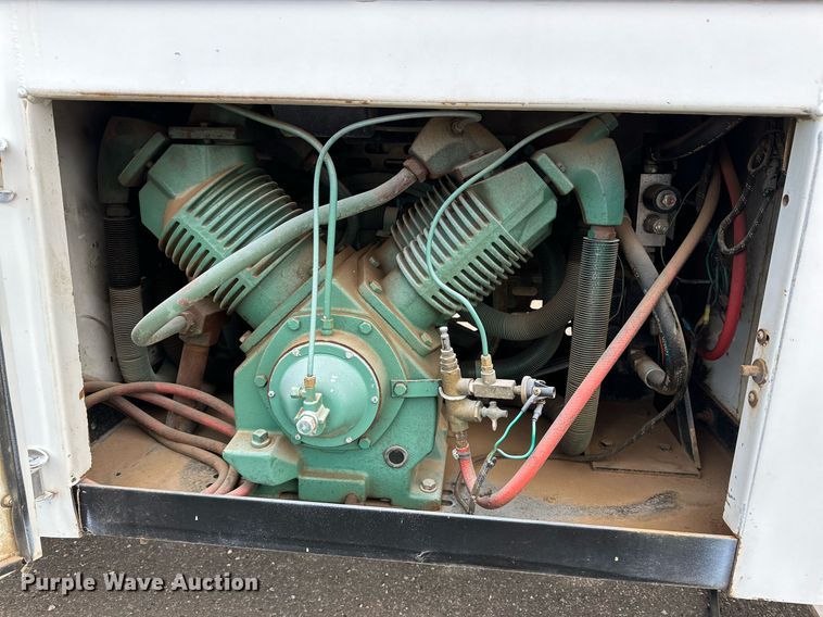 image for item IB9281 2008 Kenworth T370  tire service truck