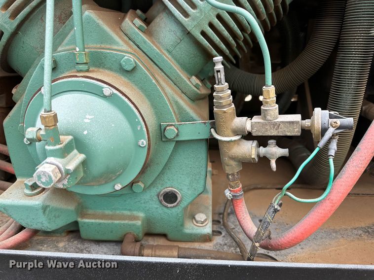 image for item IB9281 2008 Kenworth T370  tire service truck