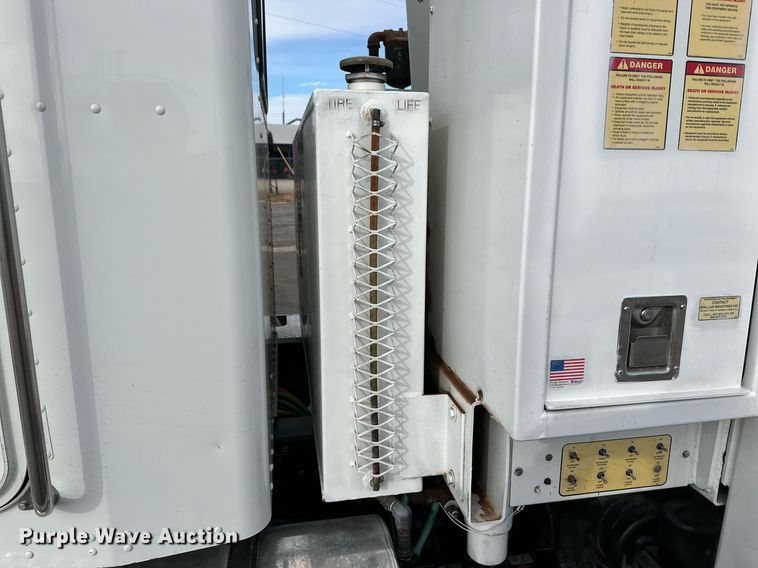 image for item IB9281 2008 Kenworth T370  tire service truck