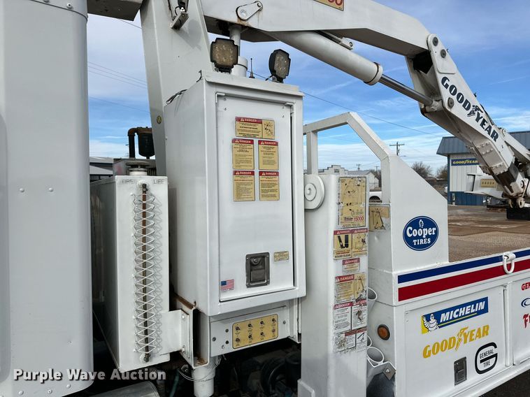 image for item IB9281 2008 Kenworth T370  tire service truck