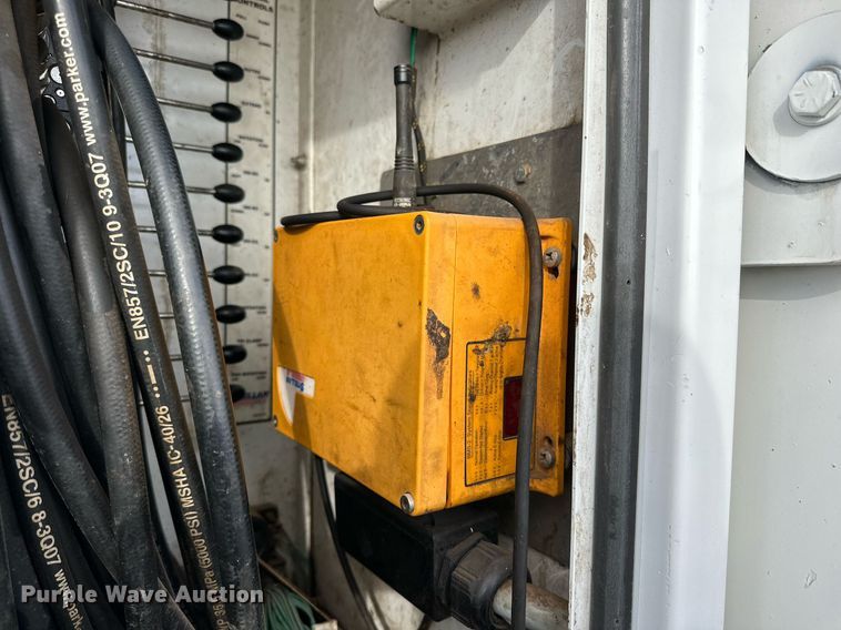 image for item IB9281 2008 Kenworth T370  tire service truck