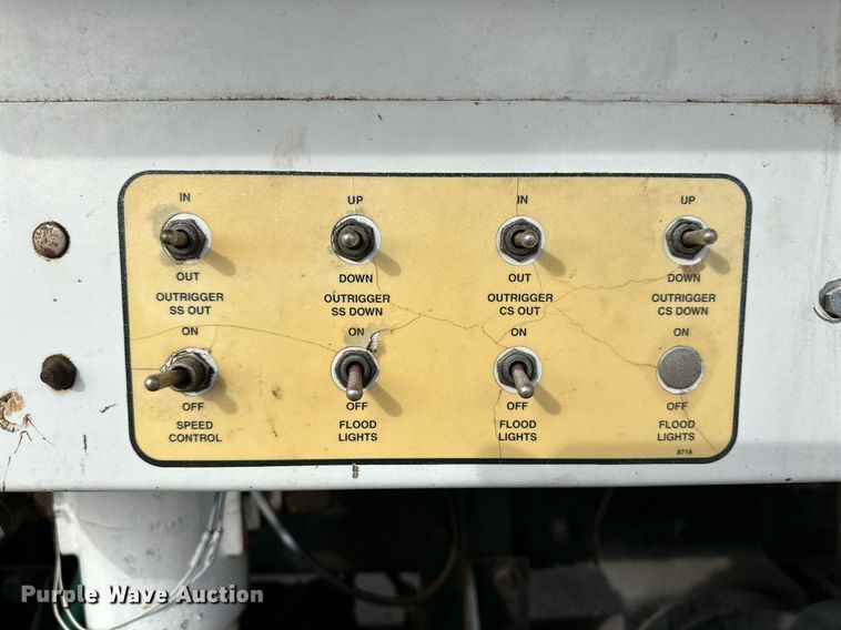 image for item IB9281 2008 Kenworth T370  tire service truck