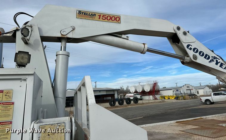 image for item IB9281 2008 Kenworth T370  tire service truck