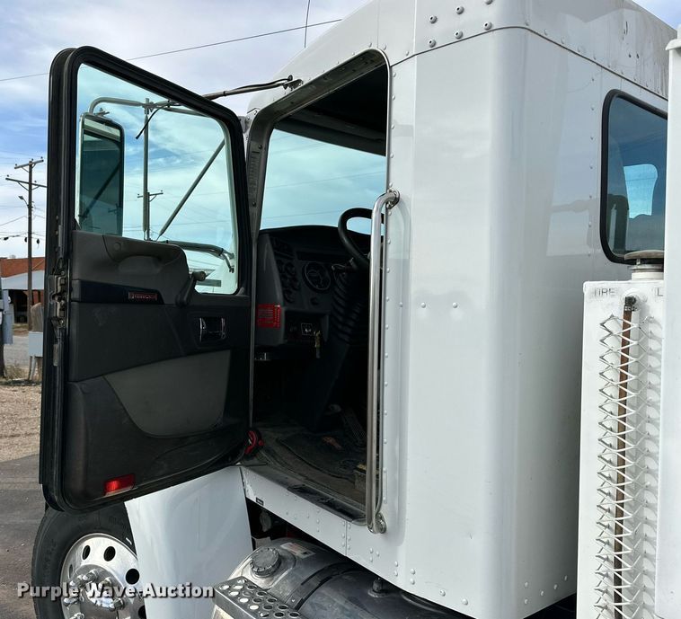 image for item IB9281 2008 Kenworth T370  tire service truck