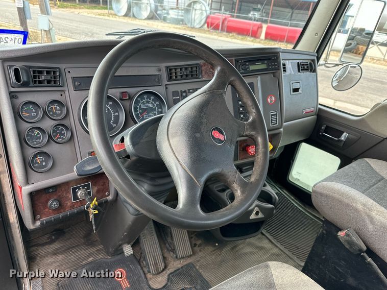 image for item IB9281 2008 Kenworth T370  tire service truck