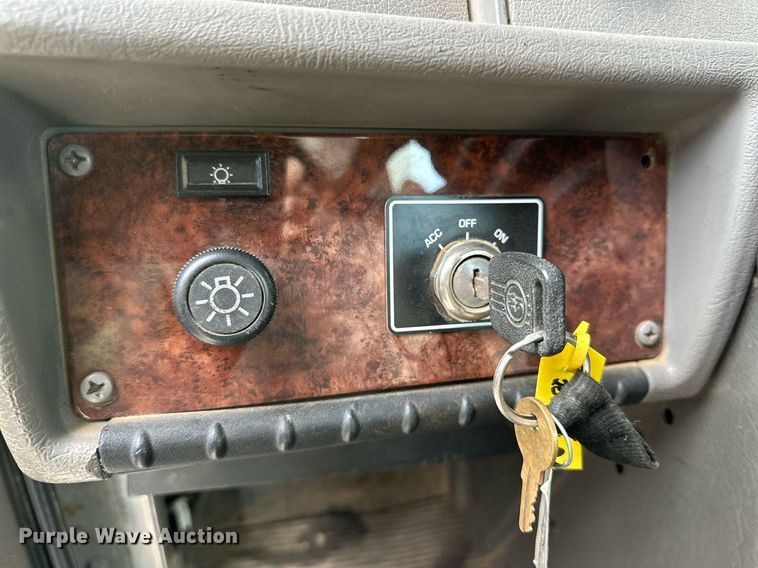 image for item IB9281 2008 Kenworth T370  tire service truck