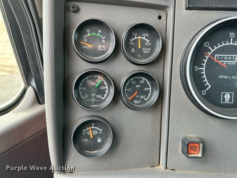 image for item IB9281 2008 Kenworth T370  tire service truck