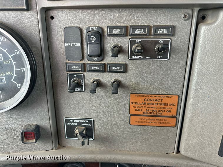 image for item IB9281 2008 Kenworth T370  tire service truck