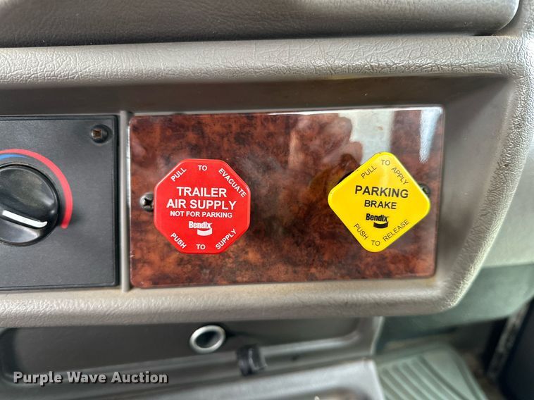 image for item IB9281 2008 Kenworth T370  tire service truck